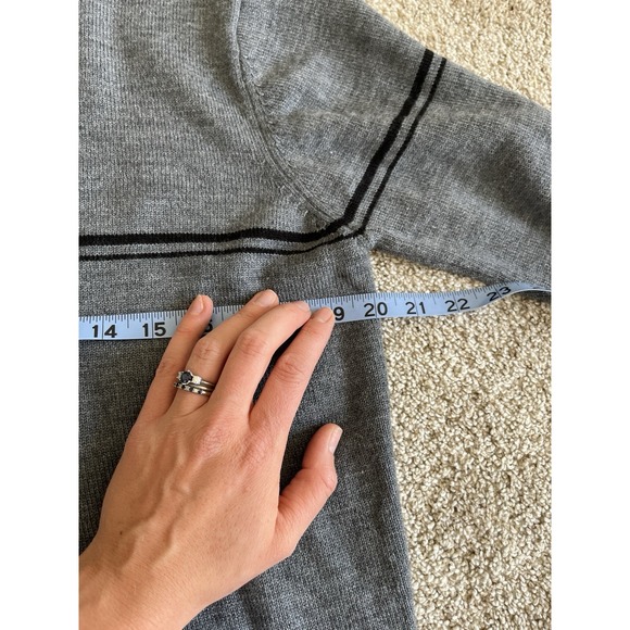 Men's Obermeyer Quarter Zip Grey Pullover Sweater Merino Blend Size Medium - Picture 8 of 10